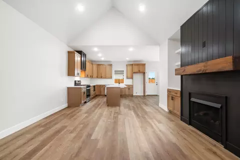 Living - 196 E Clayton Ln, Republic, MO 65738 photo 3 of 7