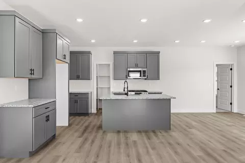 Kitchen - 170 E Clayton Ln, Republic, MO 65738 photo 4 of 5