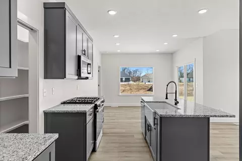 Kitchen - 170 E Clayton Ln, Republic, MO 65738 photo 5 of 5