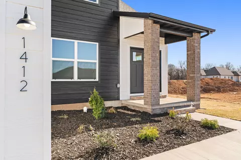 Exterior - 170 E Clayton Ln, Republic, MO 65738 photo 4 of 7