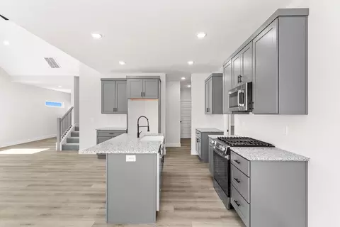 Kitchen - 170 E Clayton Ln, Republic, MO 65738 photo 1 of 5