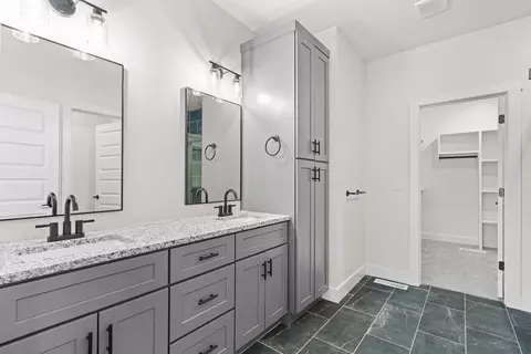 Bath - 170 E Clayton Ln, Republic, MO 65738 photo 1 of 4