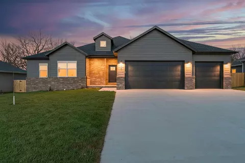200 E Kelce Ln, Republic, MO 65738