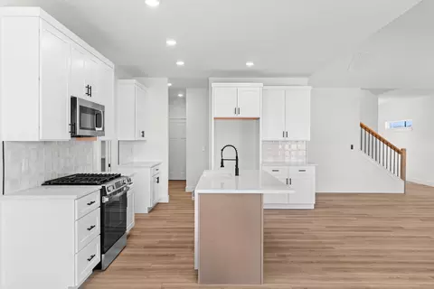 Kitchen - 174 E Kelce Ln, Republic, MO 65738 photo 4 of 5