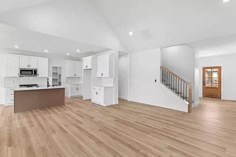 Entry Way - 174 E Kelce Ln, Republic, MO 65738 photo 2 of 7
