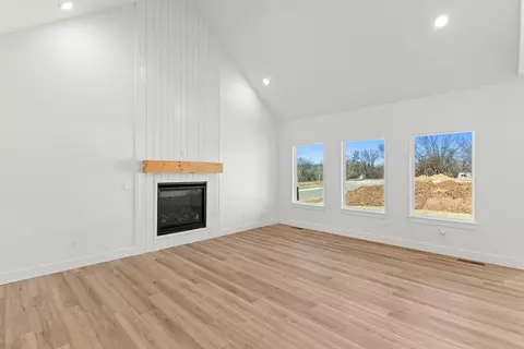 Living - 174 E Kelce Ln, Republic, MO 65738 photo 3 of 4