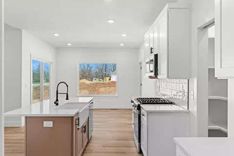 Kitchen - 174 E Kelce Ln, Republic, MO 65738 photo 3 of 5