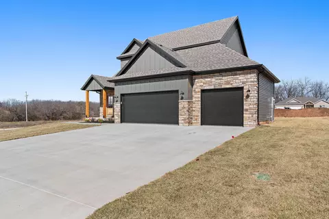 Exterior - 174 E Kelce Ln, Republic, MO 65738 photo 3 of 7