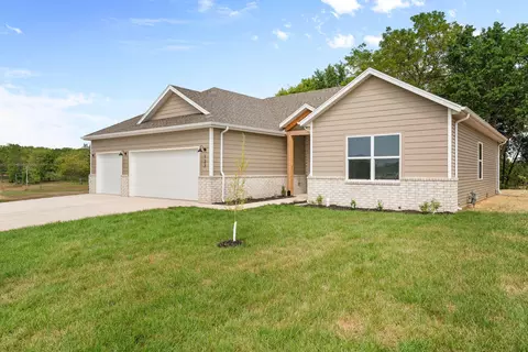 162 E Kelce Ln, Republic, MO 65738