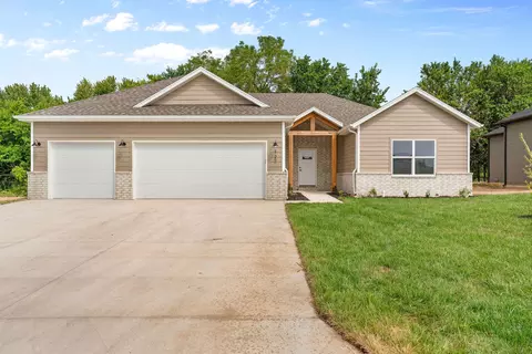 Exterior - 162 E Kelce Ln, Republic, MO 65738 photo 2 of 6