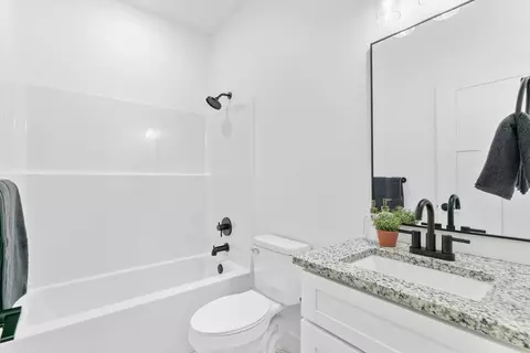 Bath - 162 E Kelce Ln, Republic, MO 65738 photo 4 of 4