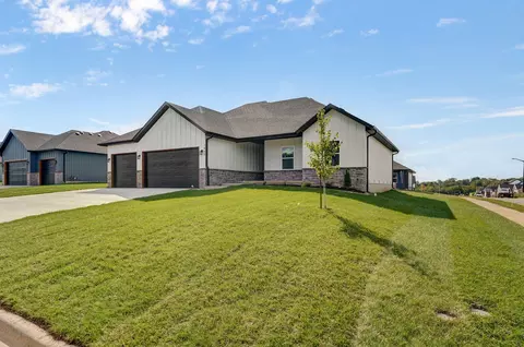 1465 N Collins Dr, Republic, MO 65738 photo 2