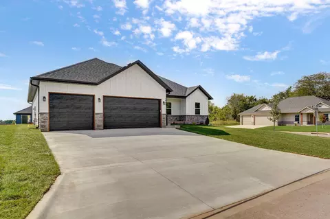 1465 N Collins Dr, Republic, MO 65738 photo 3