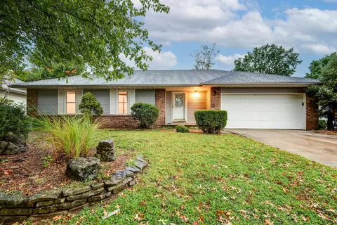 302 W Hunter Dr, Nixa, MO 65714 photo 1