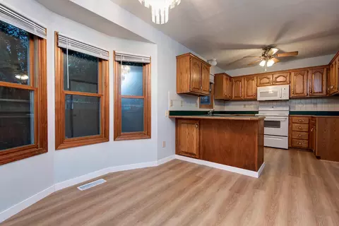 302 W Hunter Dr, Nixa, MO 65714 photo 5
