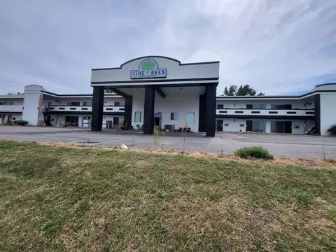 7350 N Hanley Rd, Florissant, MO 63033
