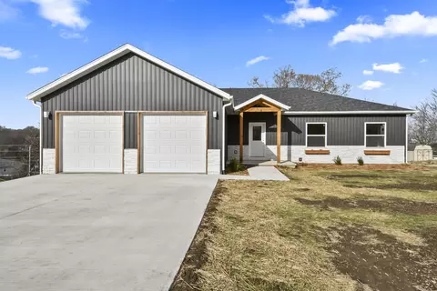 565 N White Oak St, Marshfield, MO 65706 photo 2