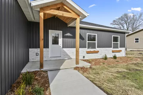 565 N White Oak St, Marshfield, MO 65706 photo 3