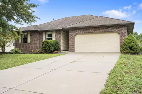 5333 S Honeysuckle Ln, Battlefield, MO 65619