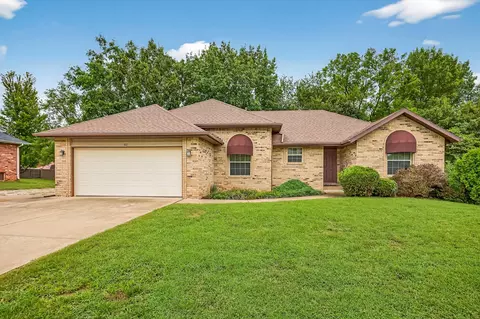 812 Pershing St, Willard, MO 65781