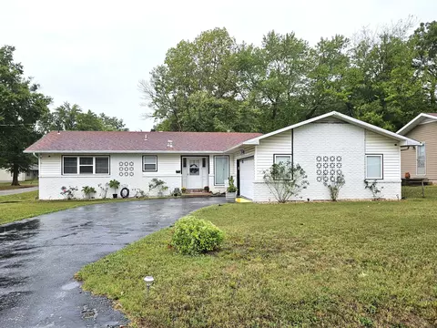 1967 S Saint Charles Ave, Springfield, MO 65804