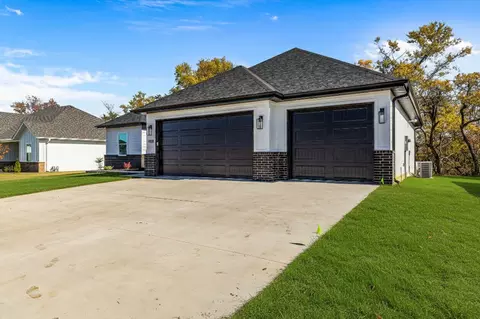 Exterior - 1418 N Collins Dr, Republic, MO 65738 photo 2 of 15