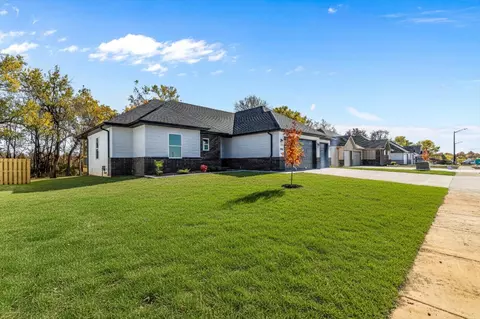 Exterior - 1418 N Collins Dr, Republic, MO 65738 photo 3 of 15