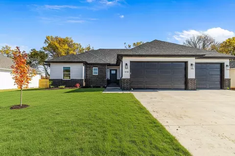 1418 N Collins Dr, Republic, MO 65738