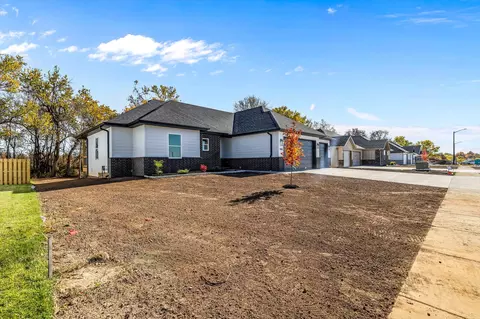 Exterior - 1418 N Collins Dr, Republic, MO 65738 photo 7 of 15