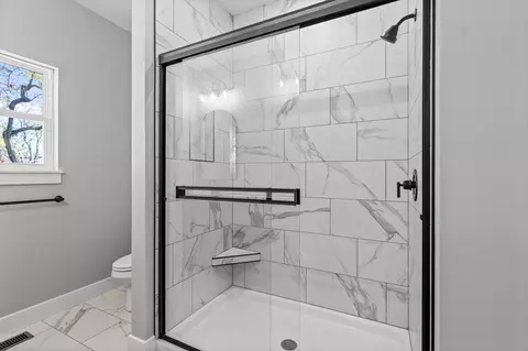 Bath - 1418 N Collins Dr, Republic, MO 65738 photo 2 of 3