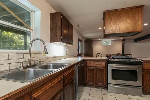 Kitchen - 8 Dallion Ford Ln, Buffalo, MO 65622 photo 4 of 4