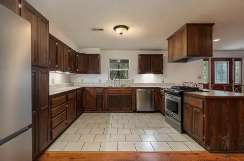 Kitchen - 8 Dallion Ford Ln, Buffalo, MO 65622 photo 3 of 4