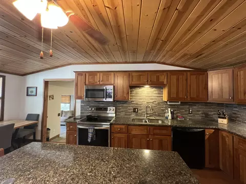Kitchen - 112 Corbin Vly, Tecumseh, MO 65760 photo 5 of 6