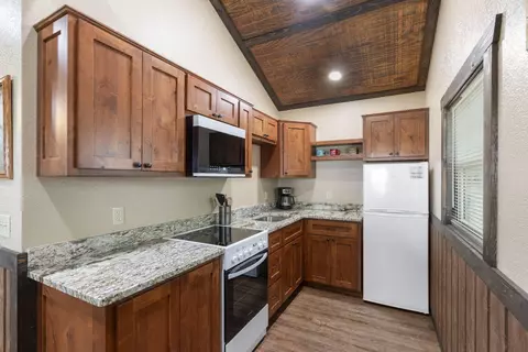 Kitchen - 31 Woodcliff Rd #2, Shell Knob, MO 65747 photo 1 of 2