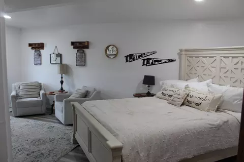 Bedroom - 847 Airport Rd, Branson, MO 65616 photo 4 of 11