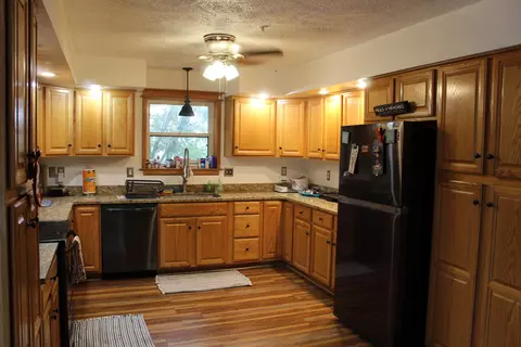 Kitchen - 847 Airport Rd, Branson, MO 65616 photo 1 of 2