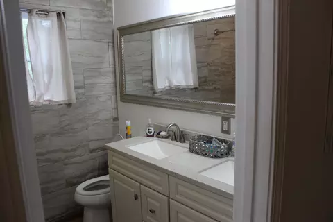 Bath - 847 Airport Rd, Branson, MO 65616 photo 6 of 7
