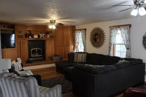 Living - 847 Airport Rd, Branson, MO 65616 photo 1 of 3