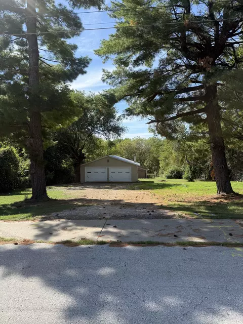 2453 N Albertha Ave, Springfield, MO 65803