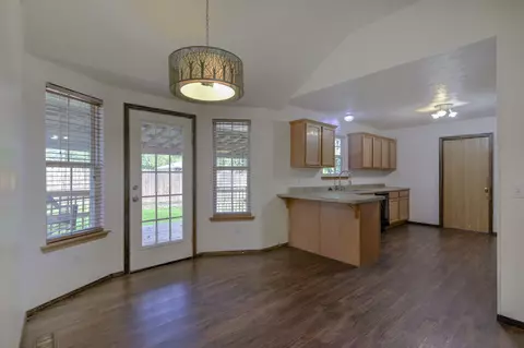 360 Crocodile Ave, Sparta, MO 65753 photo 4