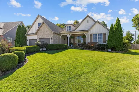 716 W Landsdowne Dr, Ozark, MO 65721 photo 2