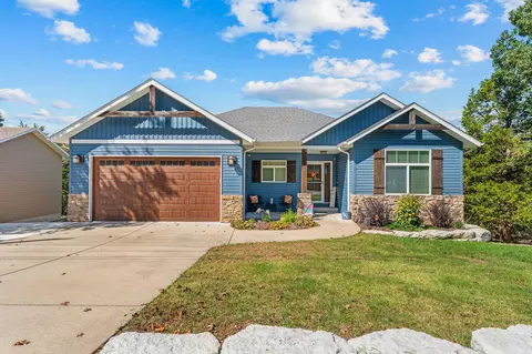 201 Deer Park Cir, Kimberling City, MO 65686