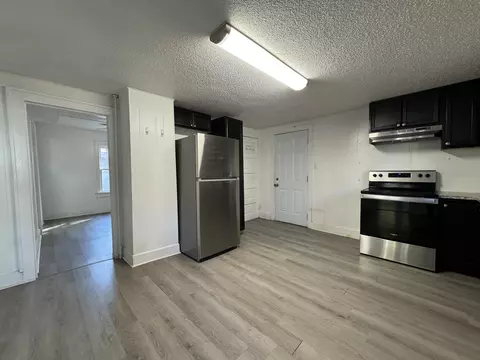 Kitchen - 1700 E Cairo St, Springfield, MO 65802 photo 2 of 3