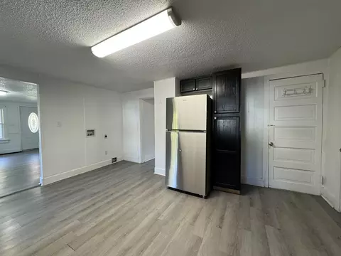 Kitchen - 1700 E Cairo St, Springfield, MO 65802 photo 3 of 3