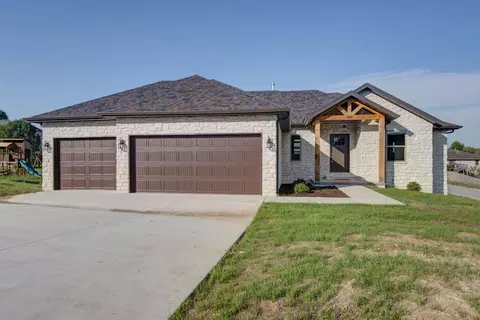 4449 N Toby Ave, Springfield, MO 65803 photo 1