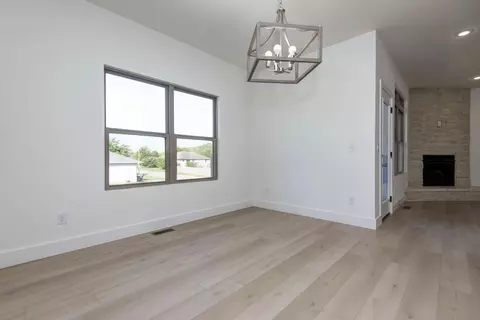 4449 N Toby Ave, Springfield, MO 65803 photo 12