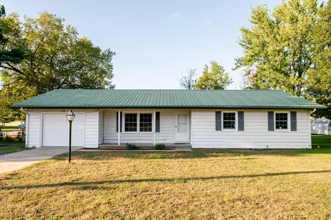 108 Circle Dr, Monett, MO 65708
