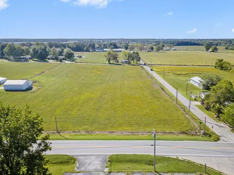 1402 E Church St, Aurora, MO 65605