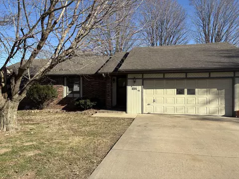 1204 Hillcrest St, Mountain Grove, MO 65711