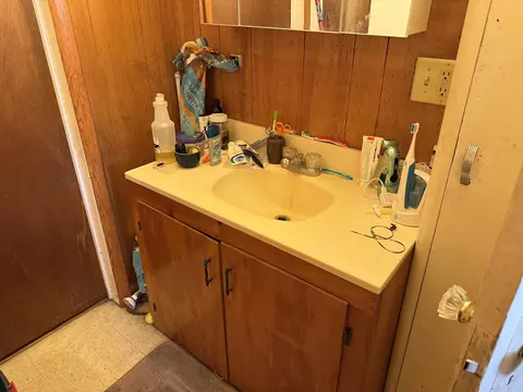 Bath - 3022 W Brower St, Springfield, MO 65803 photo 2 of 2